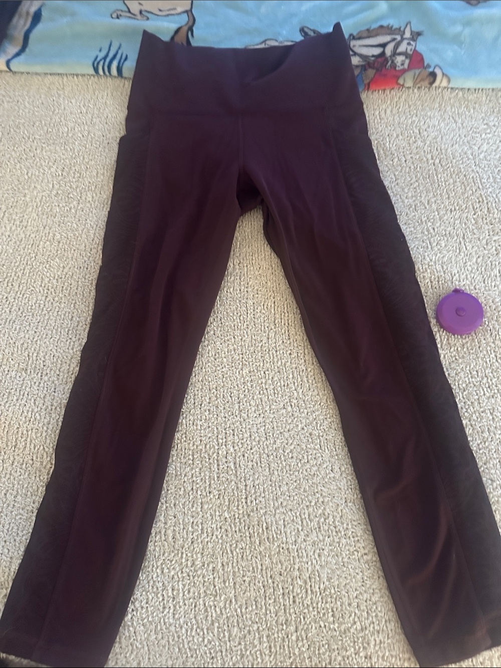 Athleta Plum small Salutation stash 2 lace 7/8 tights.